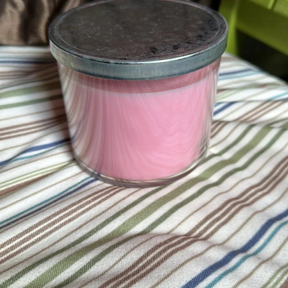 Bath & Body Works Pink Petal Tea Cake 3 Wick Candle